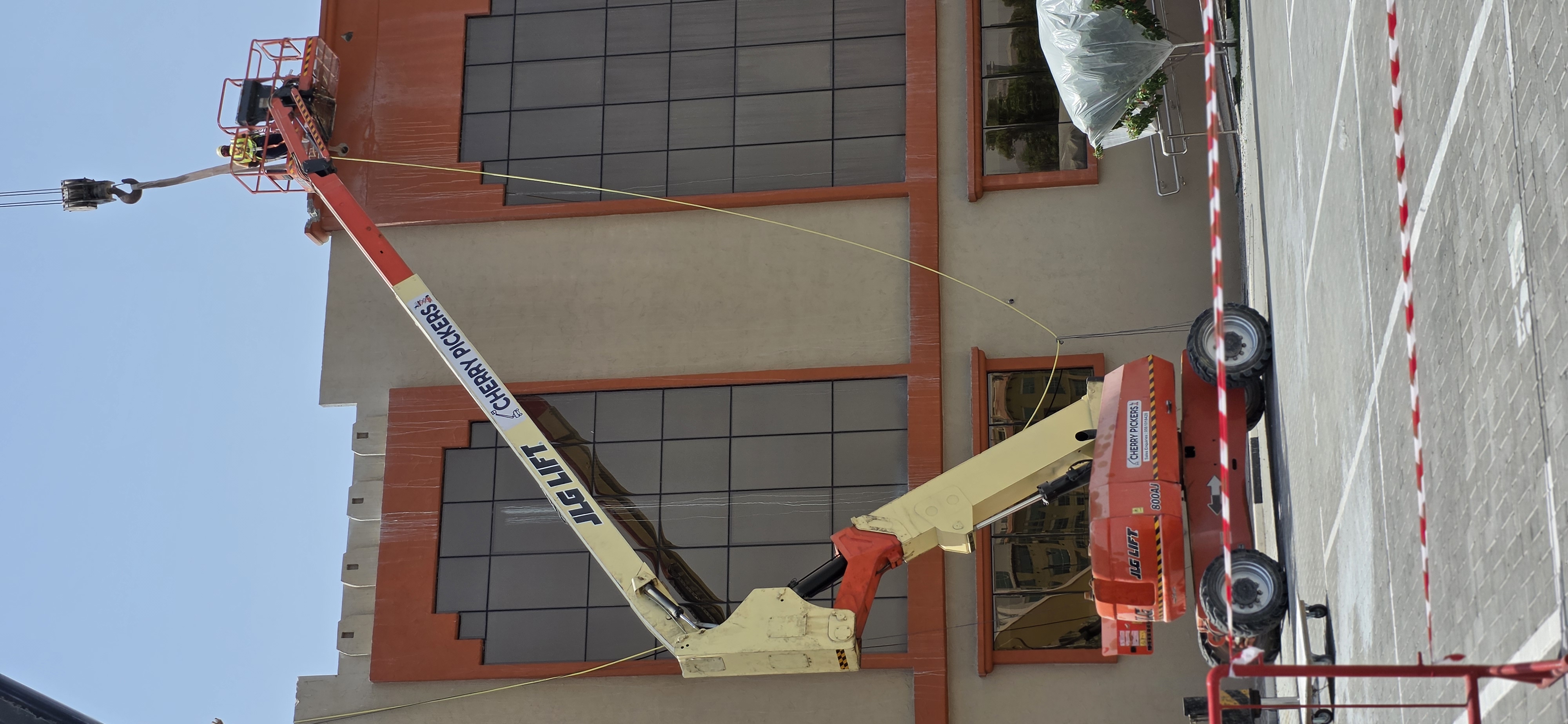 Above 20 Metres: JLG 800AJ and Genie Z-135 in the UAE