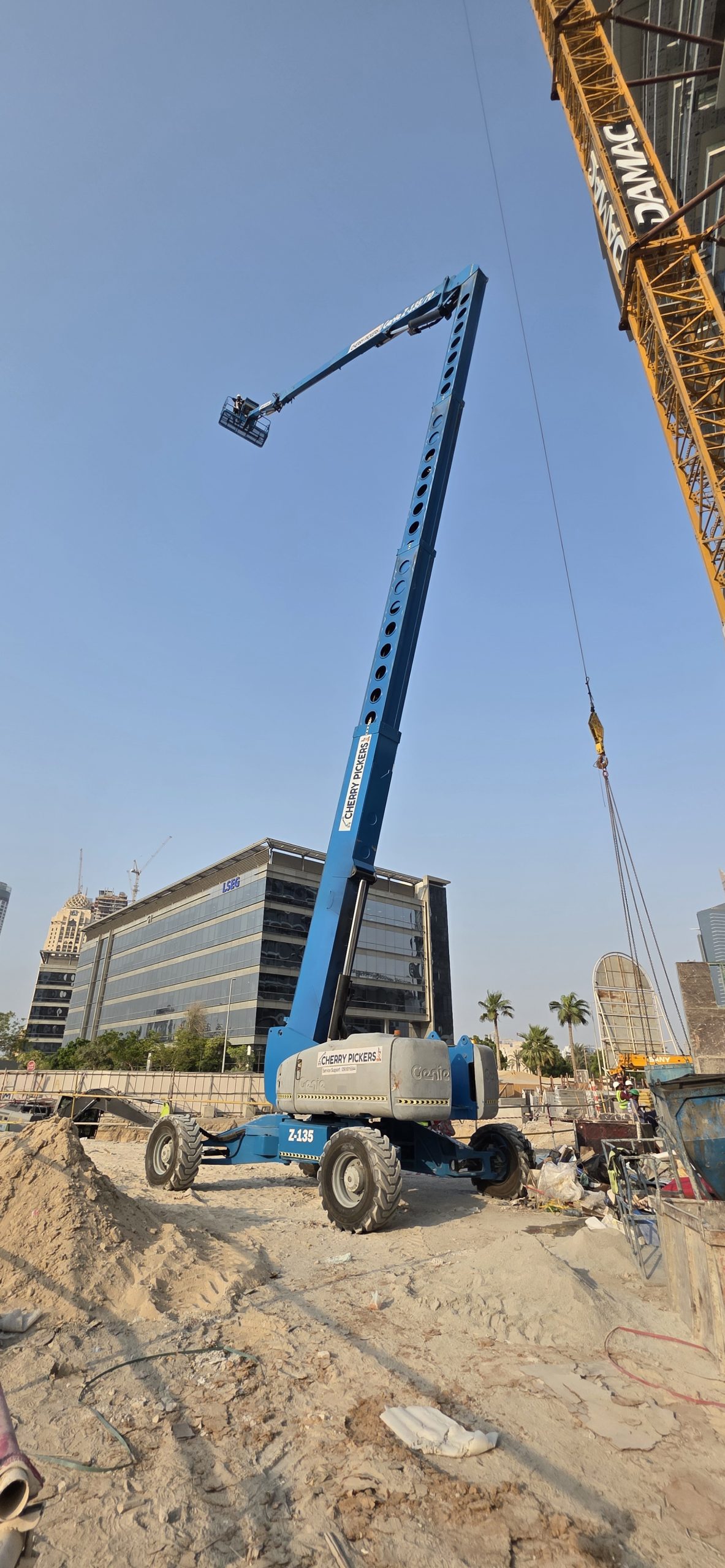 Wind, Heat and Sand: Operating MEWPs Safely in UAE Summer Conditions