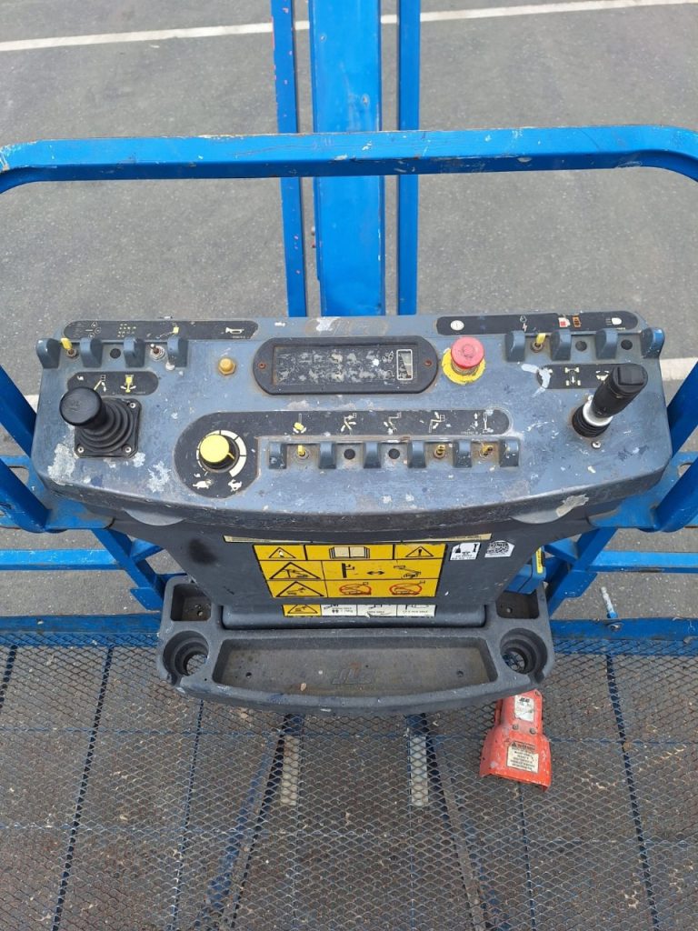 Sold - Scissor Lift - View 2