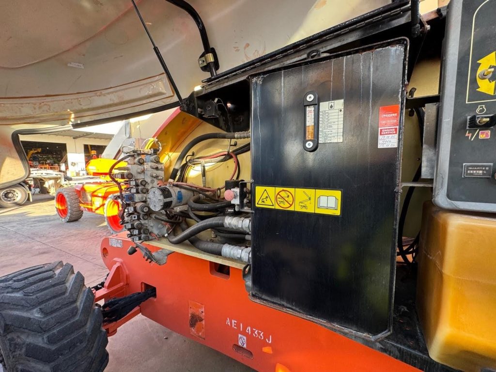 Sold - Scissor Lift - View 3