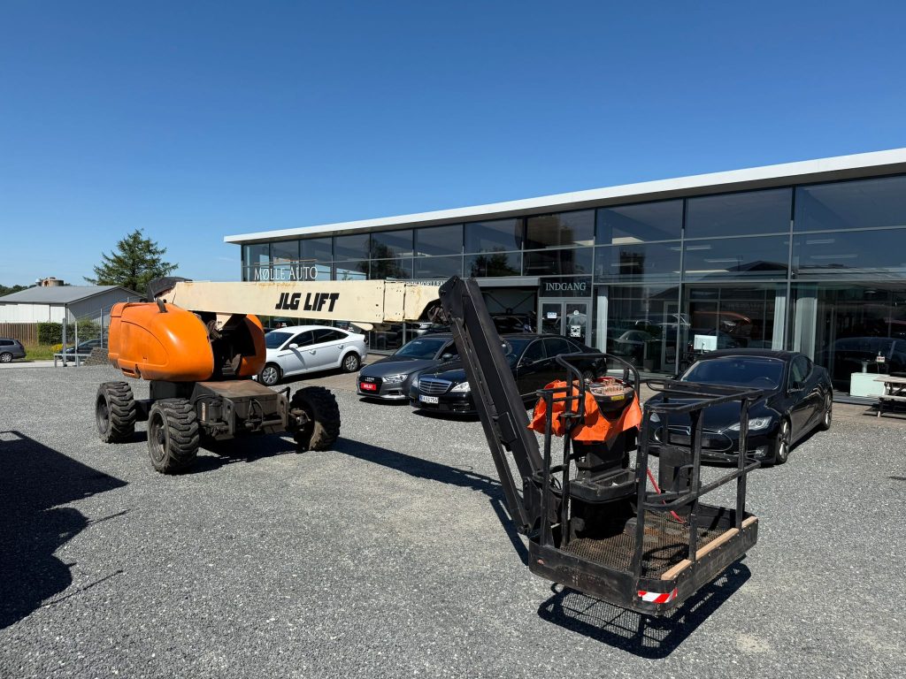 Sold - Scissor Lift - View 2
