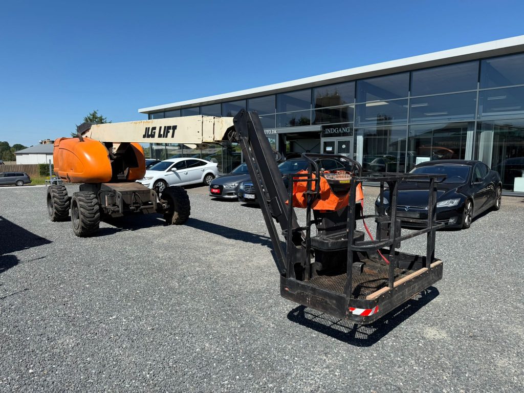 Sold - Scissor Lift - View 3
