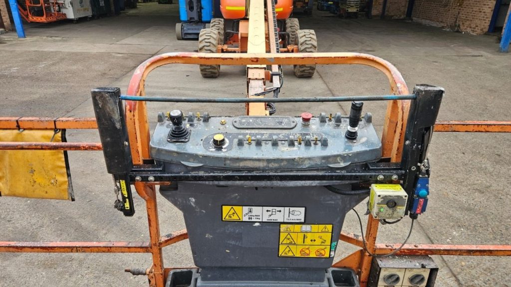 Sold - Scissor Lift - View 3