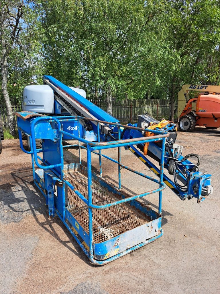 Sold - Articulated Boom Lift - View 3