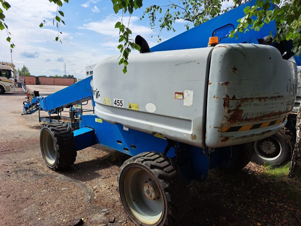 Sold - Articulated Boom Lift - View 3