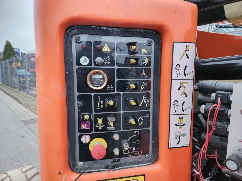 Sold - Articulated Boom Lift - View 2