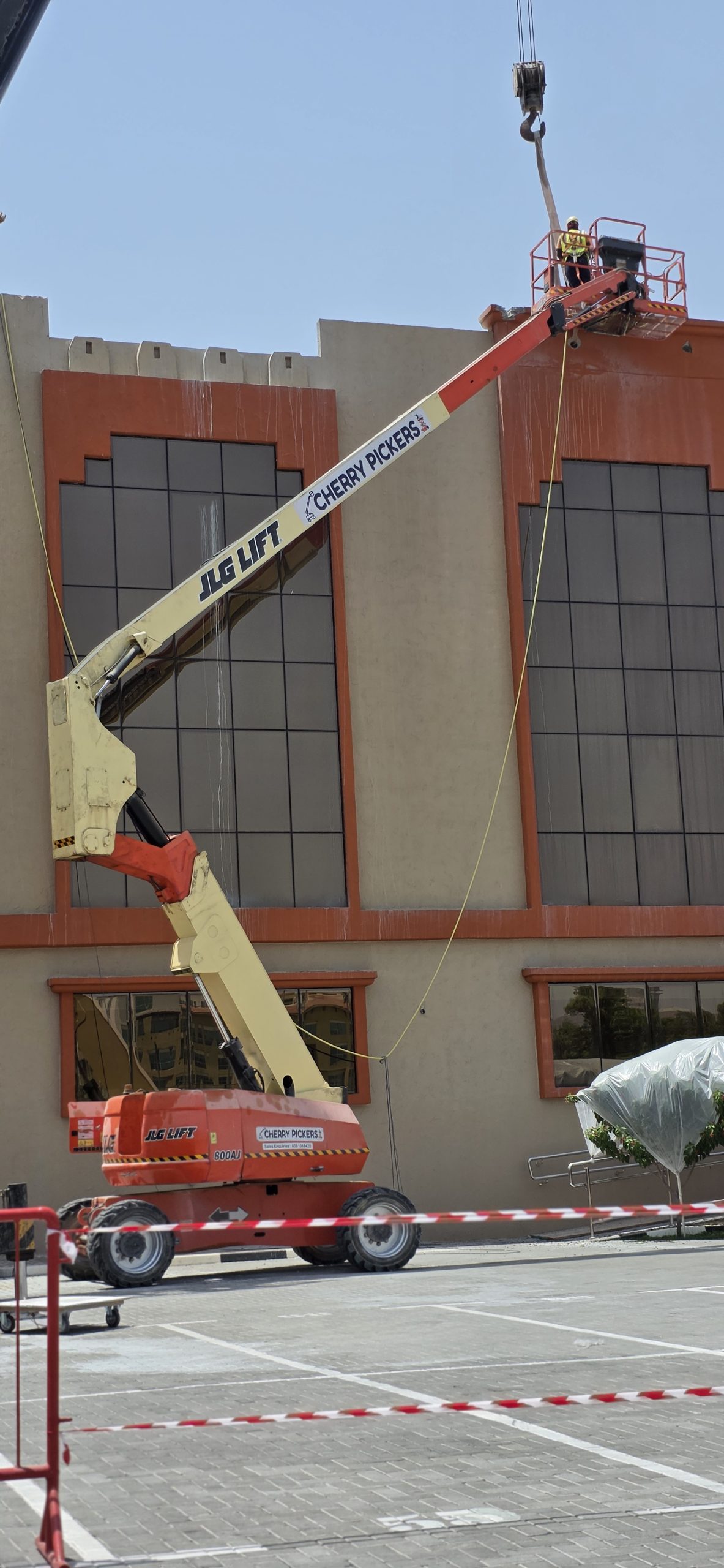 Above 20 Metres: JLG 800AJ and Genie Z-135 in the UAE
