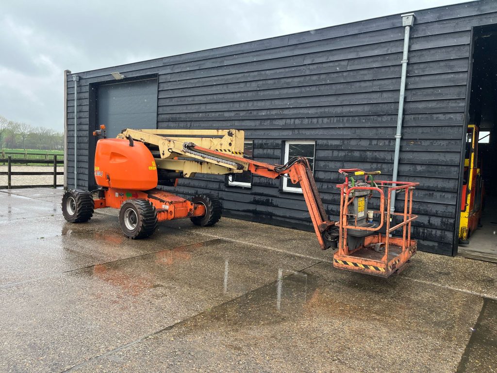 Sold -Articulated Boom Lift - View 2