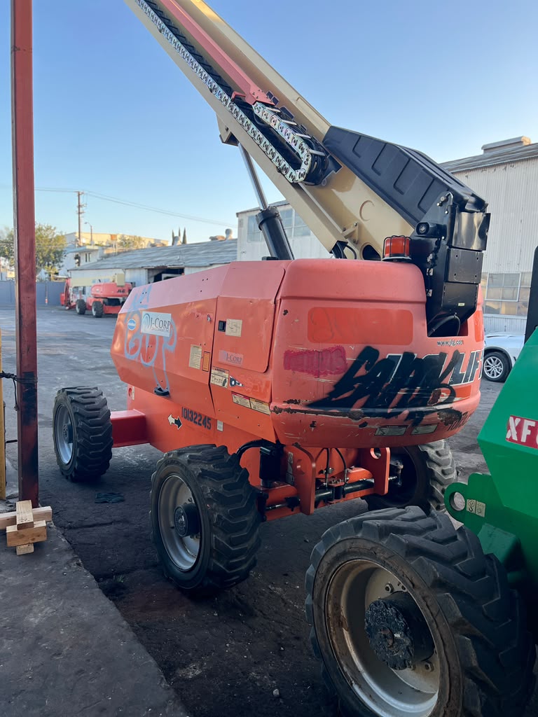 Articulated Boom Lift - View 2